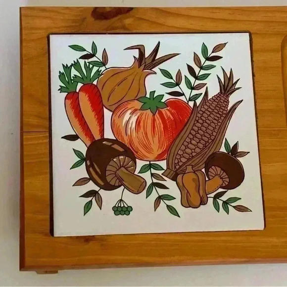 Vintage Goodwood Vegetable and Cheese board with tile insert - Picture 3 of 10